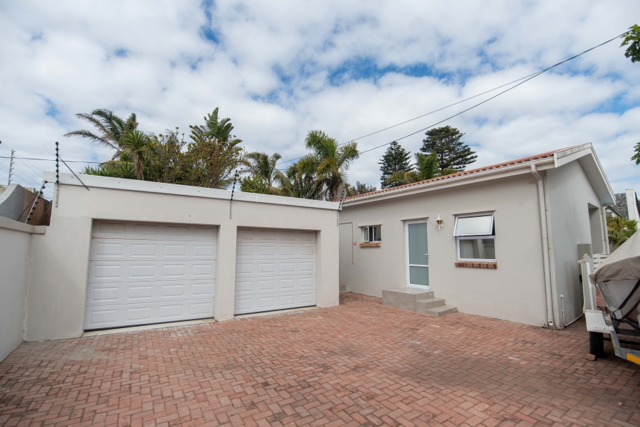 4 Bedroom Property for Sale in Summerstrand Eastern Cape